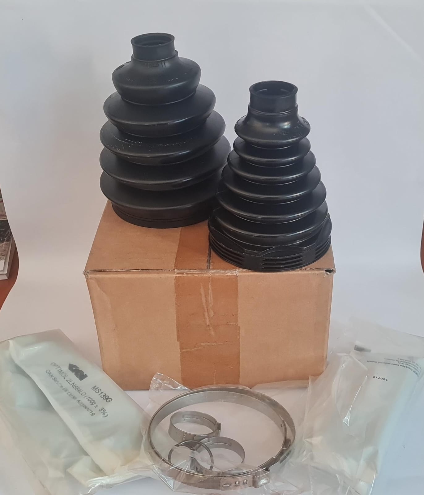 FRONT DRIVE SHAFT BOOT KIT